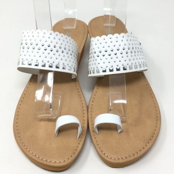APT 9 White Silver Stud Toe Ring Wedge Sandal Size XL 11 - Picture 2 of 5